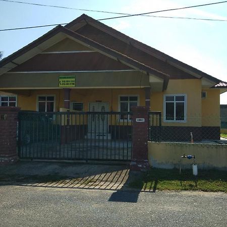 Davallia Homestay Dungun Esterno foto