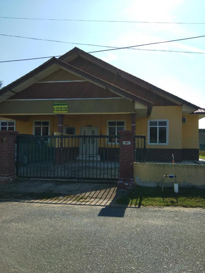 Davallia Homestay Dungun Esterno foto